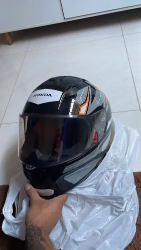 Capacete esportivo