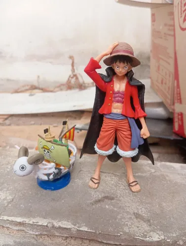 Boneco One piece Monkey d. luffy  e going merry miniatura 