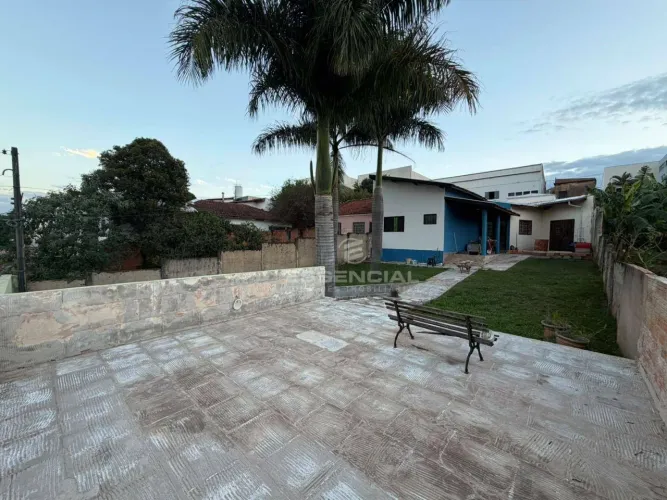 Casa com 3 dormitórios à venda, 100 m² por R$ 320.000,00 - Centro - Botucatu/SP
