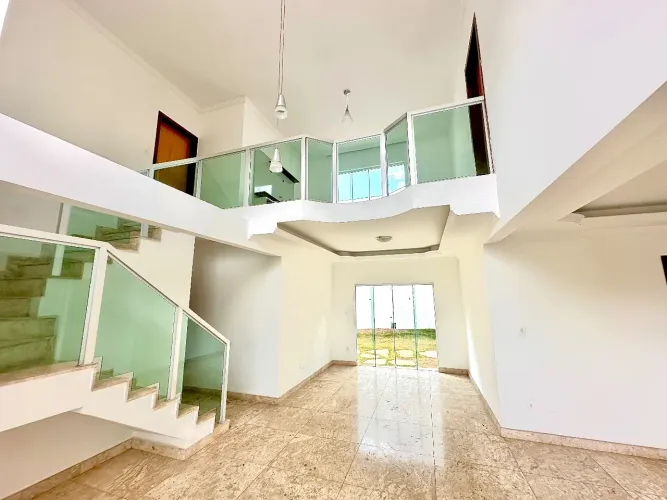 CASA À VENDA EM CONDOMÍNIO FECHADO