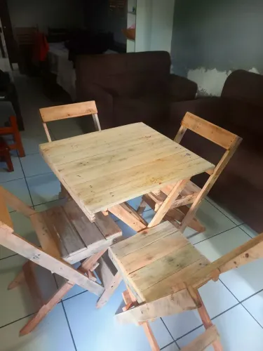 Mesa com 4 cadeira dobrável 100% madeira retirada en santa Rita zap *