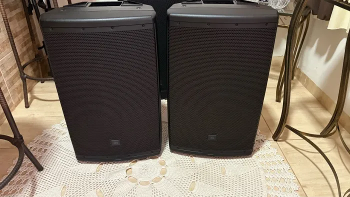 Caixas ativa JBL éon 615