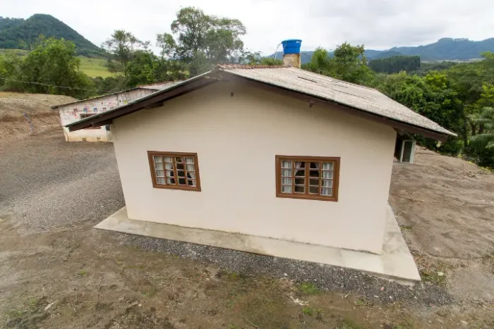 Terreno de 1600m² com Casa de 80m² e Galpão com 130m² - Centro de Nova Cultura - Papanduva