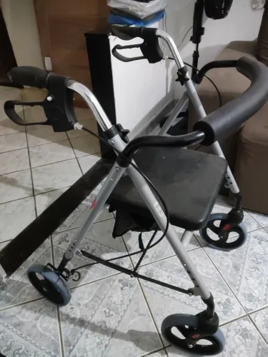 Andador Ortopédico Idoso 4 Rodas Com Assento E Freio - Seminovo