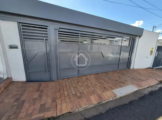 CASA 3 QUARTOS COM PLANEJADOS COOPHAFE