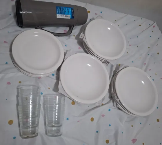 Kit pratos, copos e talheres