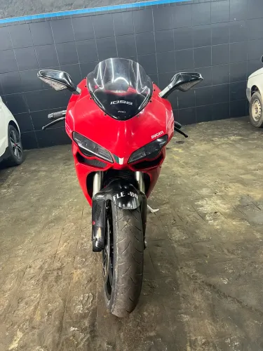 Ducati esportiva 