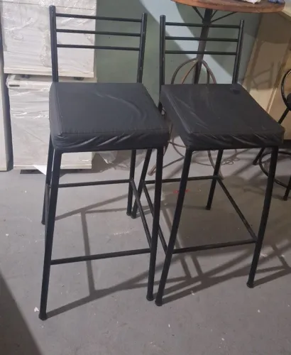 Banquetas em ótimo estado. 
