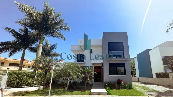 Casa Mobiliada em Condomínio Fechado - 4 Suítes | 288m² Construídos