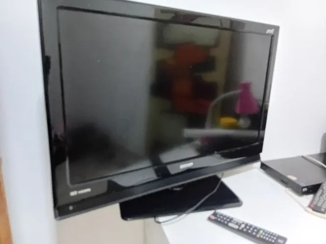 TV SEMP TOSHIBA série INFINITY 32" LCD FUNCIONA PERFEITAMENT C CONTROLE 