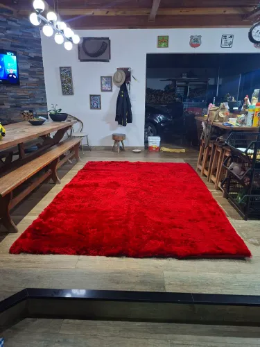 Tapete Vermelho Felpudo 2x3m - Grande e em Perfeito Estado