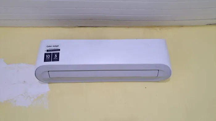 Ar-condicionado Electrolux Inverter 18.000 BTUs Quente e Frio - 220V