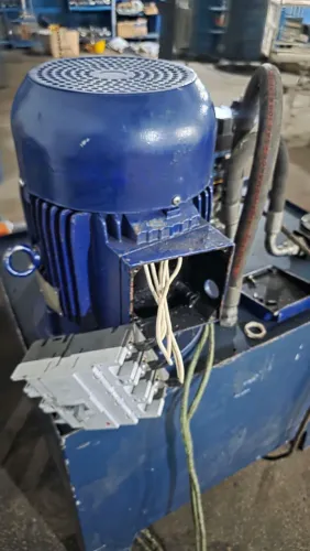 Motor de indução trifásico