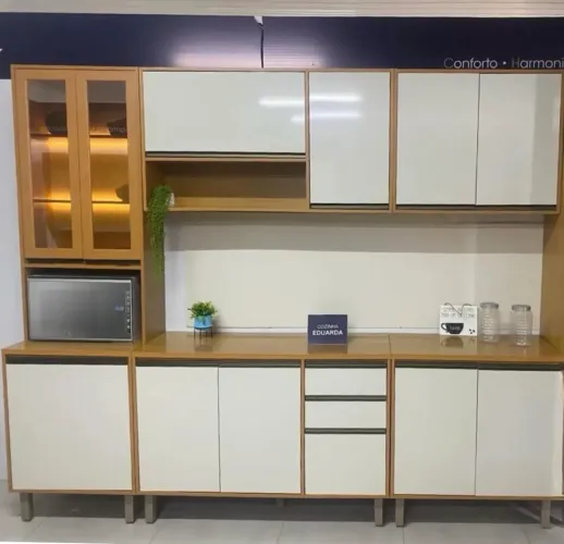Cozinha Eduarda 5 Pecas, Cristaleira C/Led Cinamomo Off CHF Móveis Portas em MDF