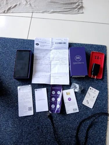Motorola One Zoom 