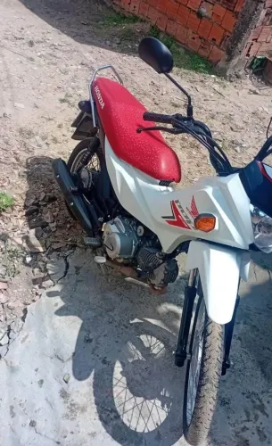 Vendo uma linda Honda pop.