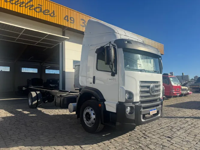 Vw 17280 chassis 8 mts baú