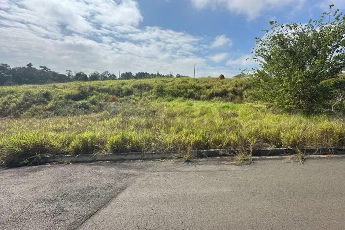Vende-se Terreno 200 m² no Residencial Santa Cruz em Boituva: Excepcional Forma de pagamen