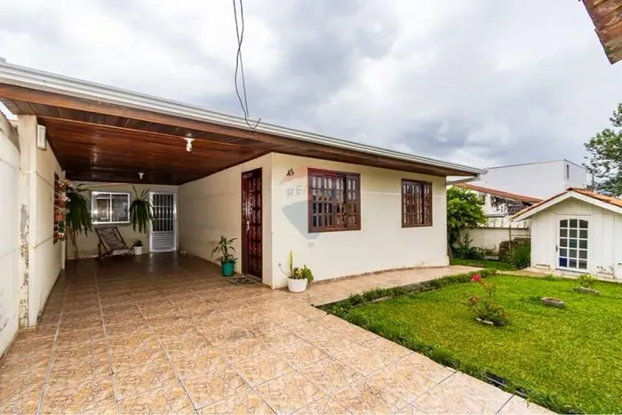 Casa Térrea no Cajuru: Conforto e Investimento!