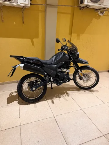 Vendo linda moto 175