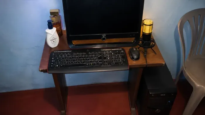 Vendo Pc completo usado (já vem com monitor, teclado e mouse)