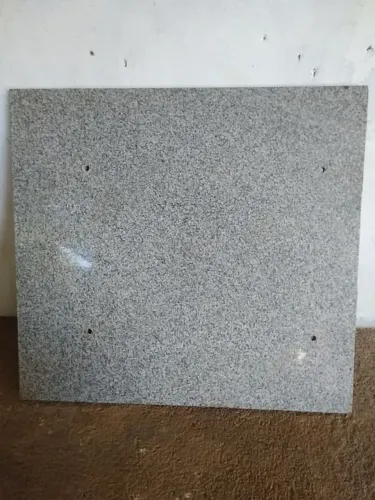 Pedra de Granito Cinza 68 \times 63,5\text{ cm} (2 cm Espessura)