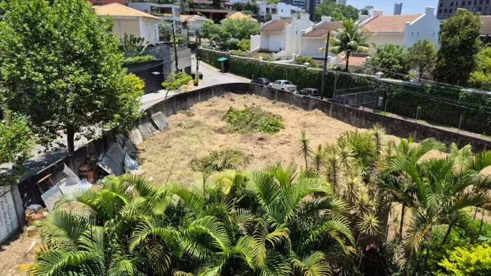 Terreno de esquina no jardim Panorama - 675 m2 - próximo ao Clube Paineiras do Morumbi