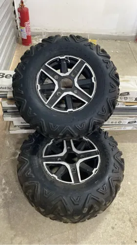 2 Rodas com pneus UTV Polaris