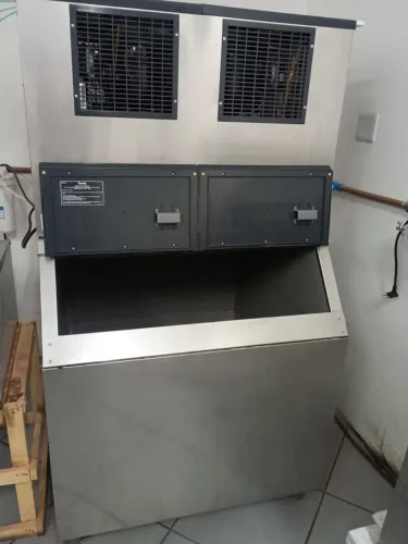 Máquina de Gelo seco