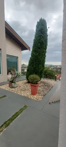 Vendo linda casa no Jardim Alvorada - Lindóia - SP