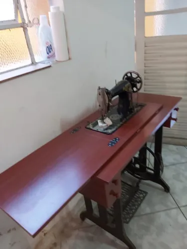 Vendo máquina de costura alemã