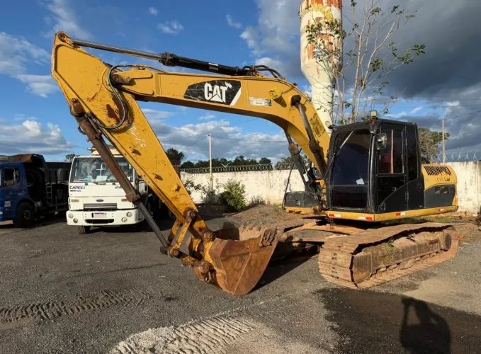 ESCAVADEIRA HIDRÁULICA CAT 320D - 2011