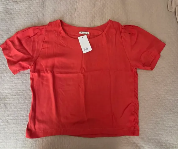 Blusa nova de manga curta