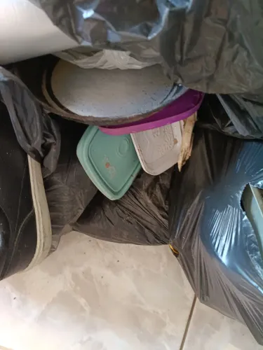 Vendo panelas e outros utensílios domésticos