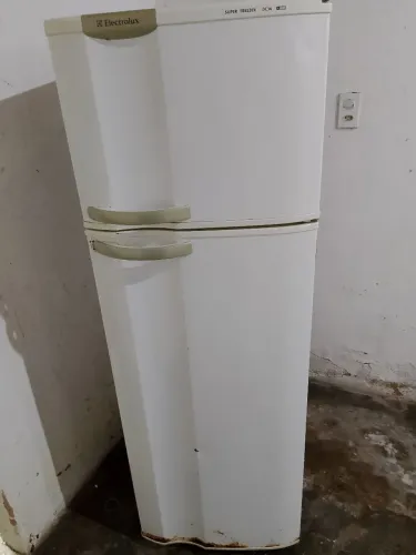 Geladeira electrolux DC34