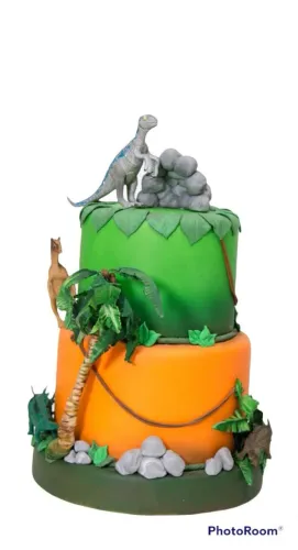 Bolo cenográfico em biscuit dinossauros