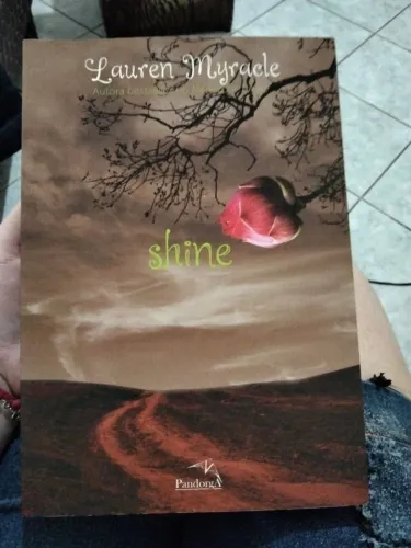 Shine - Lauren Myracle