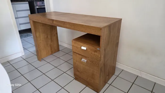 Mesa de escritório- MDF - Otimo estado.