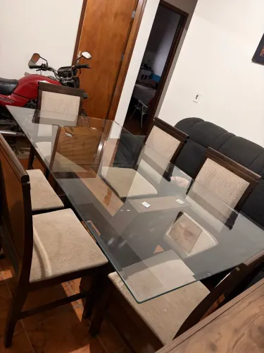 Vende se mesa com 6 cadeiras