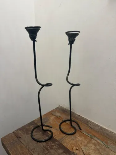 Par de castiçais em ferro artesanal