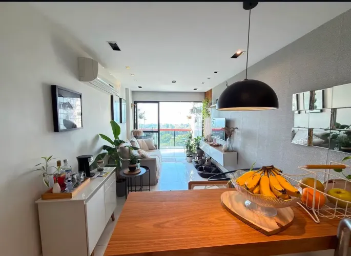 VENDE-SE LINDO 2 QUARTOS c/ VAGA VARANDA E INFRA NO FLAMENGO