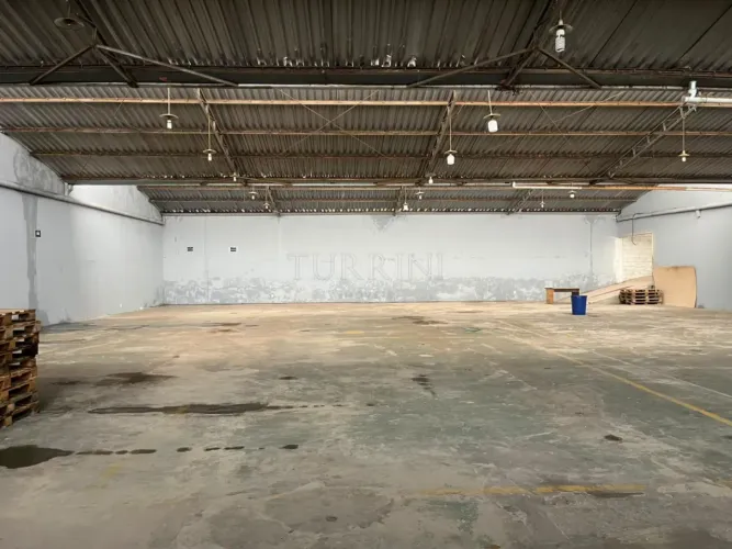 Galpão Comercial para Locação no Jardim Contorno em Bauru | 740 m² com 2 Docas
