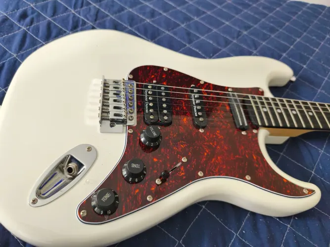 Guitarra Elet Gianini Stratocaster - Captadores Seymour Duncan 