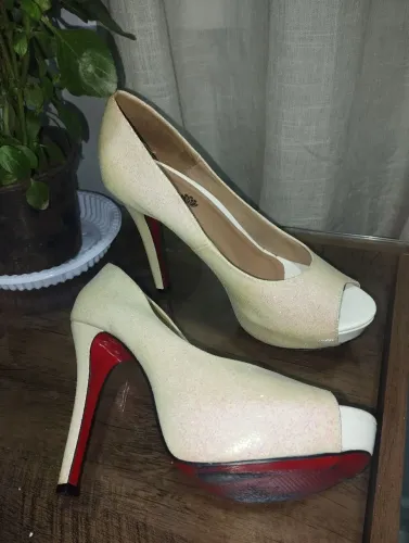 Scarpin com glitter número 37