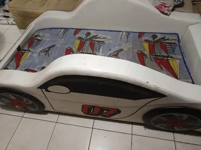 Cama infantil modelo carro
