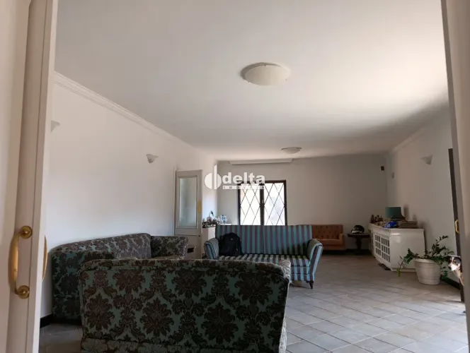 Casa disponível para locação no bairro Cidade Jardim em Uberlândia-MG