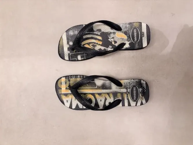 Chinelo Havaianas Estampa Futebol Preto - Tamanho 39/40
