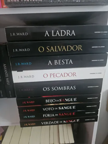 Coleção J.R. Ward / Irmandade da Adaga Negra - 26 volumes - excelente estado