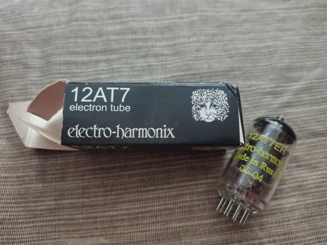 Válvula Electro-Harmonix 12AT7EH / ECC81 - Nova na Caixa (Made in Russia)