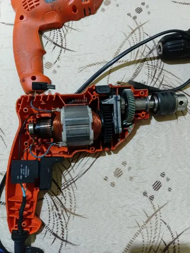 Furadeira black-decker com defeito, serve para conserto ou vender peças